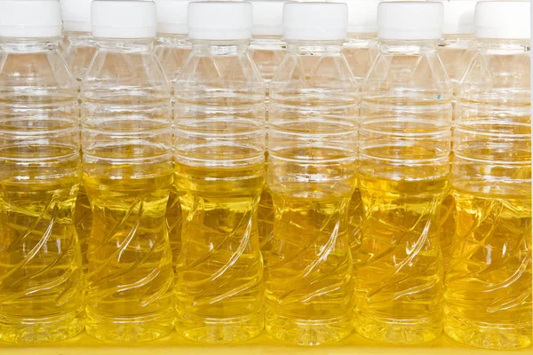 Botella de aceite en fábrica — Foto de Stock