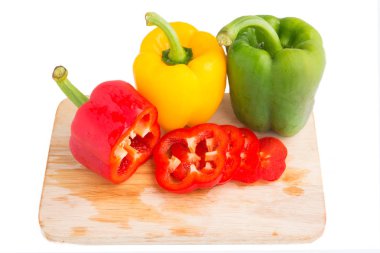 beyaz zemin üzerine biber.