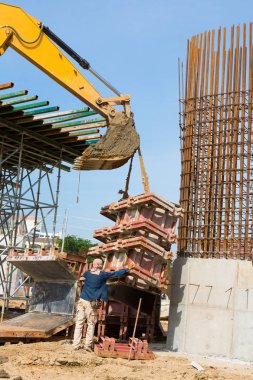 Köprü ayağı inşaatı