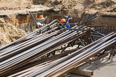 Yol yapımında demir