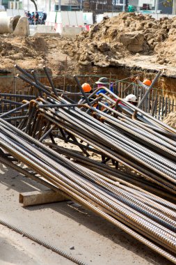 Yol yapımında demir