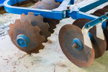 Modern Tarım makineleri üzerinde modern traktör.