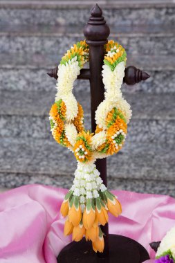 Güzel Tay çiçek direksiyon simidi