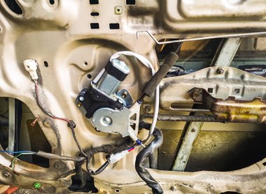 Mechanic tools to repair car doors