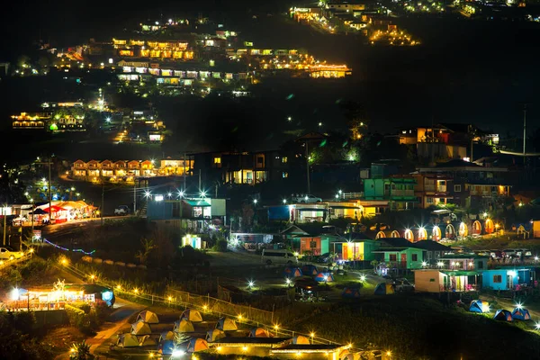 La casa Hermosa de montaña se ilumina como fondo —  Fotos de Stock