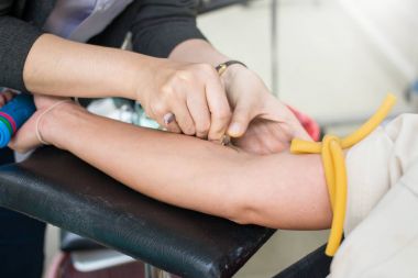 Genç bir zevk ile donör kan