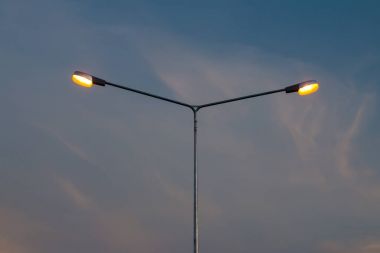 Işıklar aydınlatmak yol açtı 