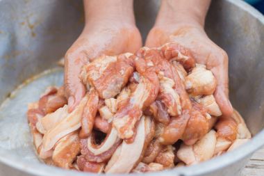 Domuz eti için malzemeler kullanın 