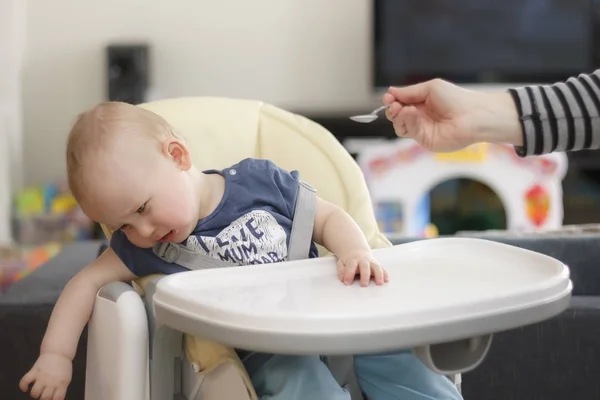 Baby akar enni, és sír — Stock Fotó