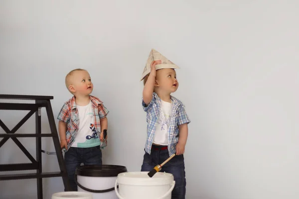 Ressamlar oynayan çocuklar boya duvar boyası