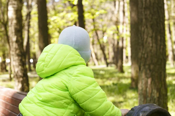 Bambino si allontanò dalla macchina fotografica — Foto Stock