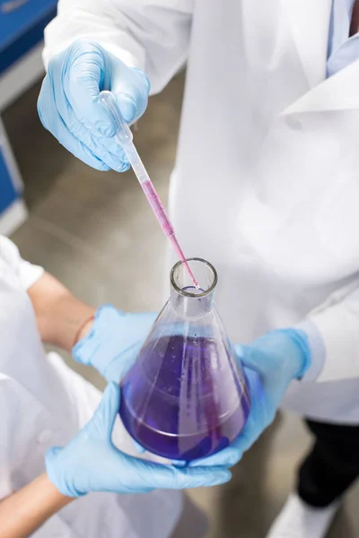 Scientists making experiment — Stock Photo, Image