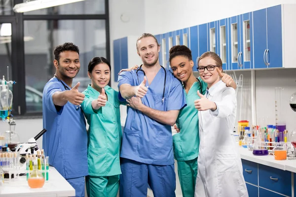 Medizinisches Personal im Labor — Stockfoto