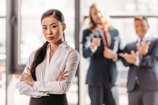 Businesswoman with crossed arms — Stock Photo, Image