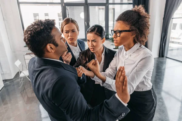 Businesspeople in formalwear quarrelling at office — Stock Photo, Image