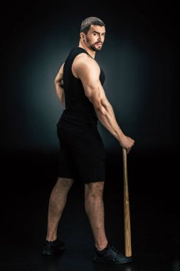 beysbol sopası ile sportif adam