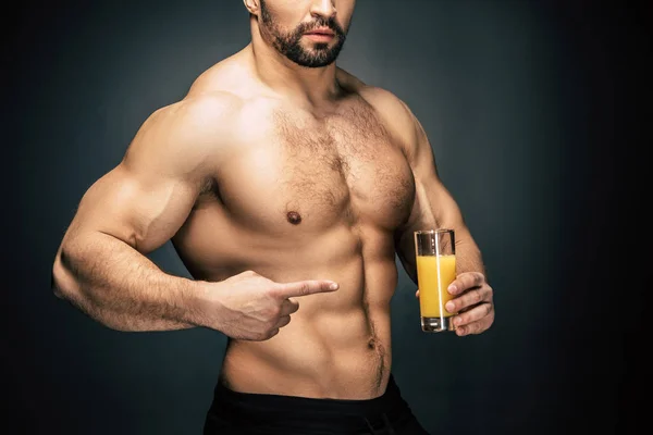 Athletic man with glass of juice — Stock Photo, Image