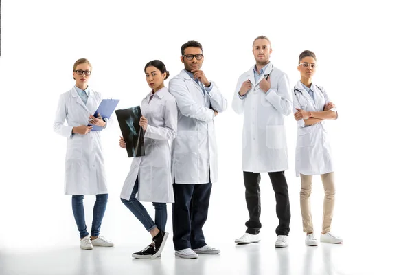 Grupo de médicos profesionales - foto de stock