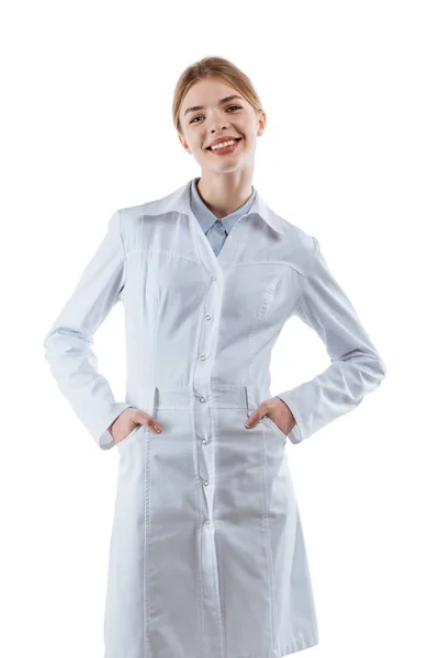 Femme chimiste souriante — Photo de stock