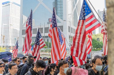 Hong Kong - 29 Kasım 2019: Hong Kong İnsan Hakları ve Demokrasi Yasası 'nı geçirerek ABD Başkanı Donald Trump' tan yardım isteyen barış yürüyüşü.