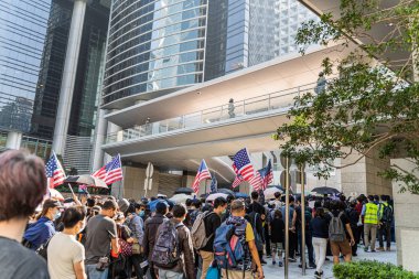 Hong Kong - 29 Kasım 2019: Hong Kong İnsan Hakları ve Demokrasi Yasası 'nı geçirerek ABD Başkanı Donald Trump' tan yardım isteyen barış yürüyüşü.