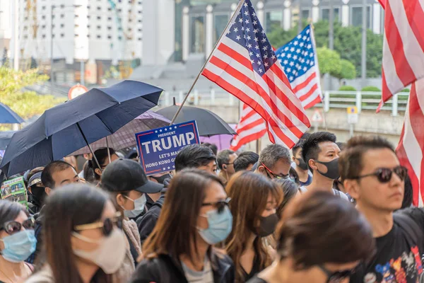 Hong Kong - 29 Kasım 2019: Hong Kong İnsan Hakları ve Demokrasi Yasası 'nı geçirerek ABD Başkanı Donald Trump' tan yardım isteyen barış yürüyüşü.