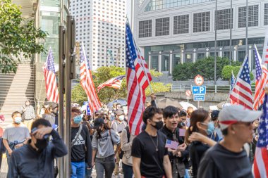 Hong Kong - 29 Kasım 2019: Hong Kong İnsan Hakları ve Demokrasi Yasası 'nı geçirerek ABD Başkanı Donald Trump' tan yardım isteyen barış yürüyüşü.