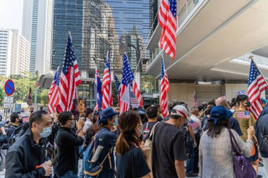 Hong Kong - 29 Kasım 2019: Hong Kong İnsan Hakları ve Demokrasi Yasası 'nı geçirerek ABD Başkanı Donald Trump' tan yardım isteyen barış yürüyüşü.