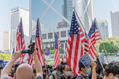 Hong Kong - 29 Kasım 2019: Hong Kong İnsan Hakları ve Demokrasi Yasası 'nı geçirerek ABD Başkanı Donald Trump' tan yardım isteyen barış yürüyüşü.