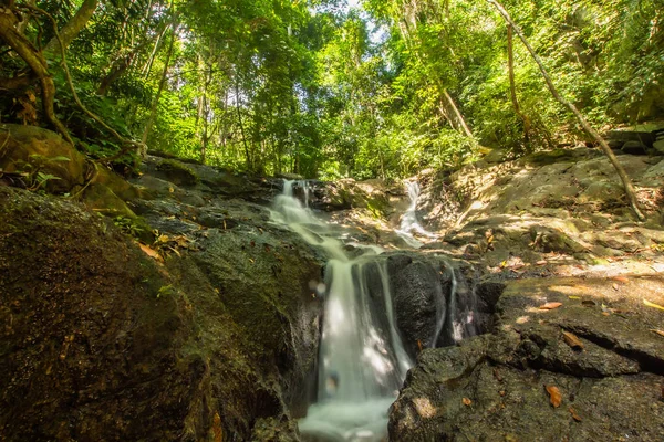 Kathu Şelalesi Tropikal Orman Bölgesinde Asya Yürüyüş Doğa Yürüyüşü Yürüyüş — Stok fotoğraf