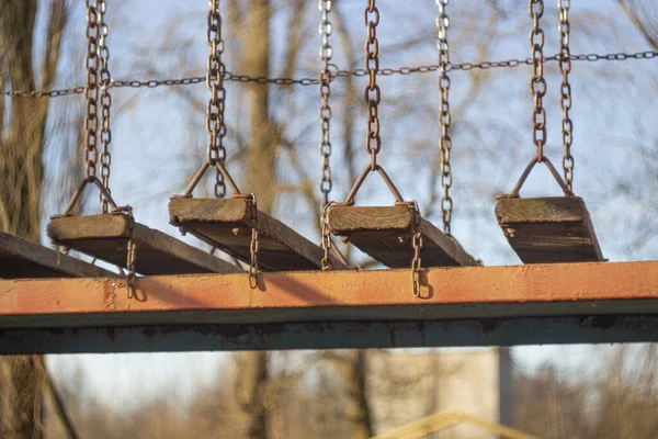 high-rise transition on chains on the Playground