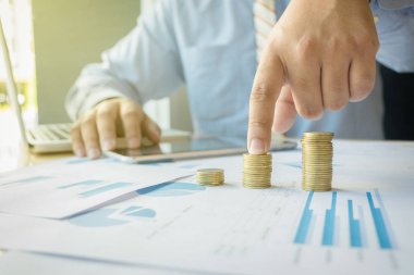 iş planı yazma yazma gol bir kağıt üzerinde işaret eden kişi bir