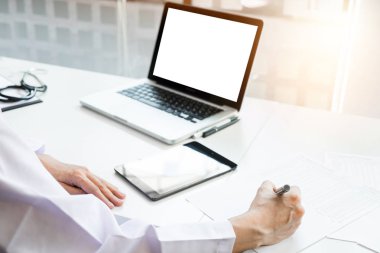 Doktor olmanın bir office işaretleme t hasta tarihinin tartışıyor