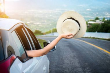 Rahat mutlu traveler, genç güzel Asya gilr holding biz şapka