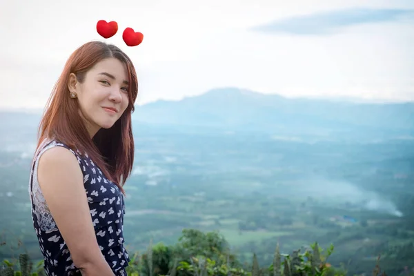 Dia dos Namorados, amor e sentimentos, Jovem mulher bonita asiática — Fotografia de Stock