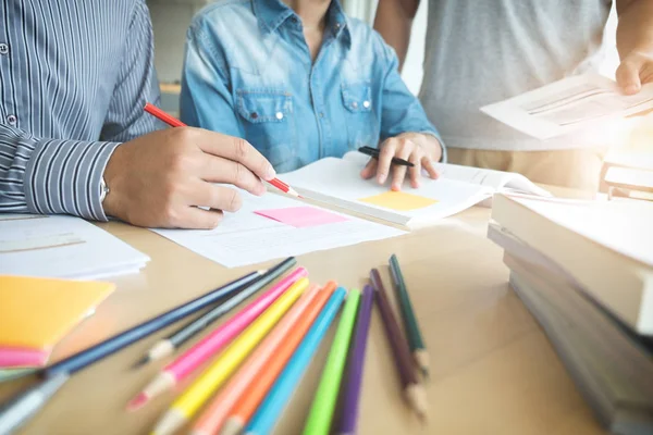 Eğitim, öğretim, öğrenme ve insanlar kavramı. Yüksek grup 