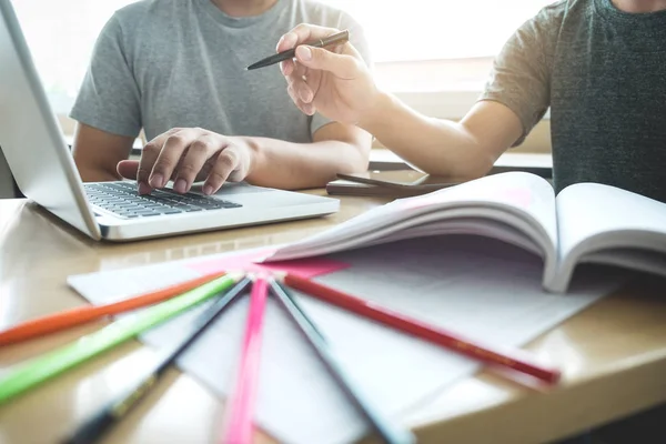 Koncept för utbildning, undervisning, lärande, teknik och människor. TW — Stockfoto