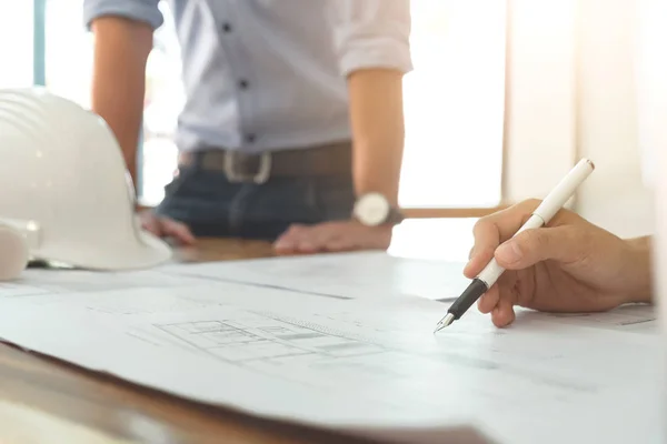 Imagen de ingeniero o proyecto arquitectónico, Primer plano de las manos ar — Foto de Stock