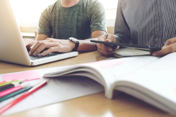 Eğitim, öğretim, öğrenme, teknoloji ve insan kavramı. Tw