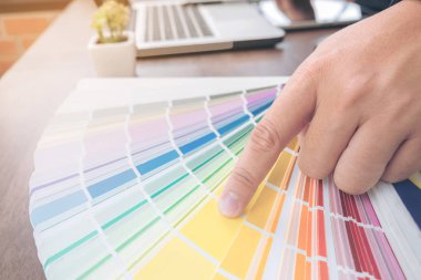 Yaratıcı yaratıcılık grafik tasarımcı grafik tablo ile çalışma