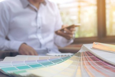 Yaratıcı yaratıcılık grafik tasarımcı grafik tablo ile çalışma