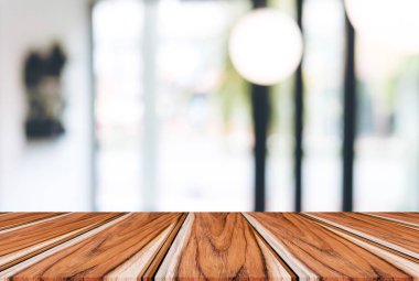 Seçili odak boş ahşap masa ve kahve dükkanı veya bl görüntü