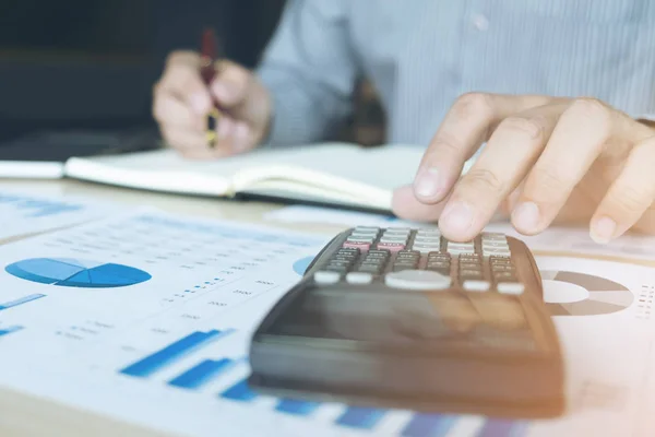 Business man or accountant working Financial investment on calcu — Stock Photo, Image