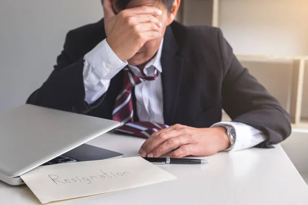 Sich krank und müde fühlen, Geschäftsleute frustriert und Stress zu res — Stockfoto