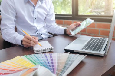 Yaratıcı yaratıcılık grafik tasarımcı grafik tablo ile çalışma