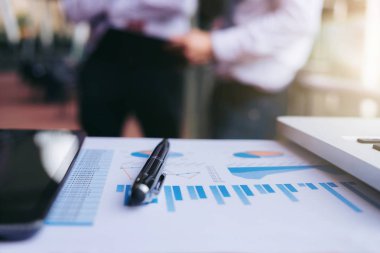 Ekip çalışması süreci, kalem, bulanık arka plan o kadar yakın