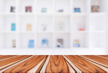 Seçilen odak boş eski ahşap masa ve