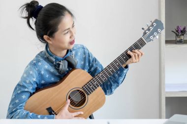 kavram öğrenme, rahatlatıcı ve gitar, Youn sosyal medya