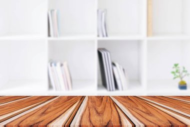 Seçilen odak boş eski ahşap masa ve