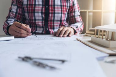 Mimari mühendis çizim ve mimari proj için çalışma